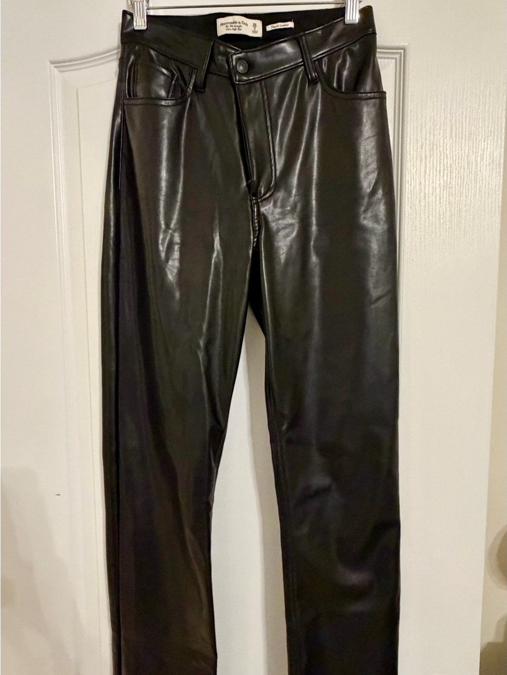 The 90’s Straight Ultra High Rise - Black Vegan Leather